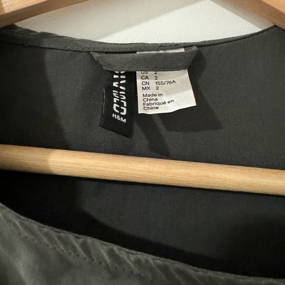 H&M Olive Green Lightweight Parka Diagonal Zip size 2 - Picture 7 of 8